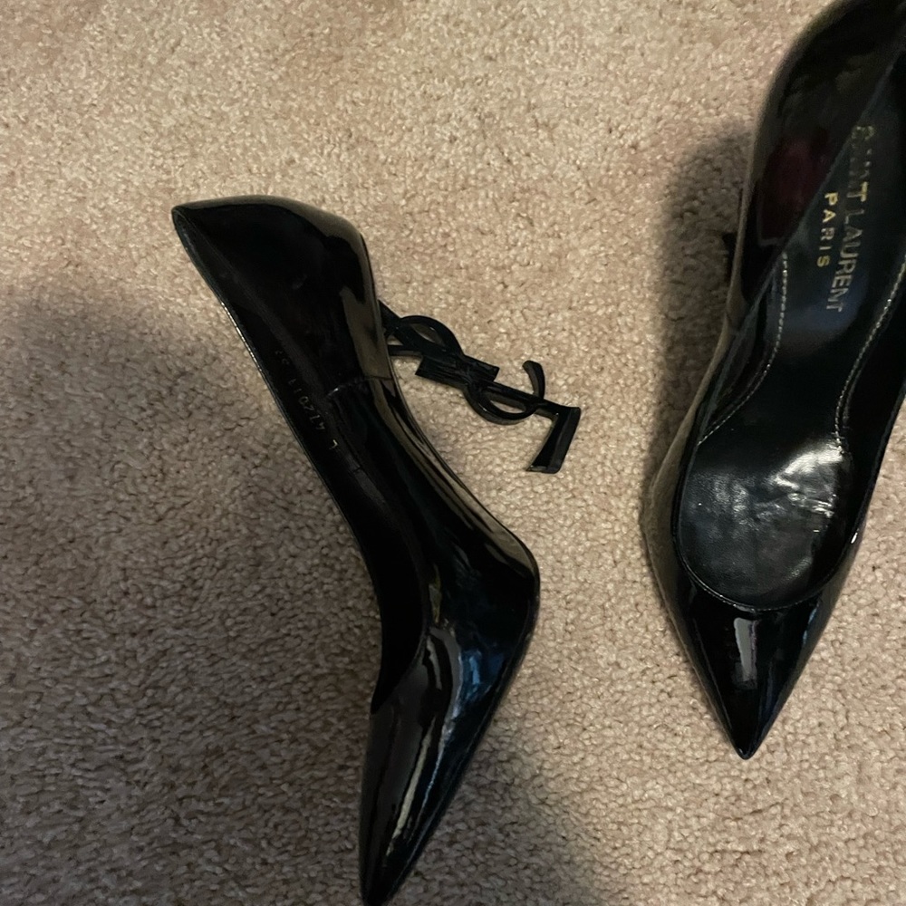 SAINT LAURENT OPYUM PUMPS IN PATENT LEATHER WITH BLACK HEEL